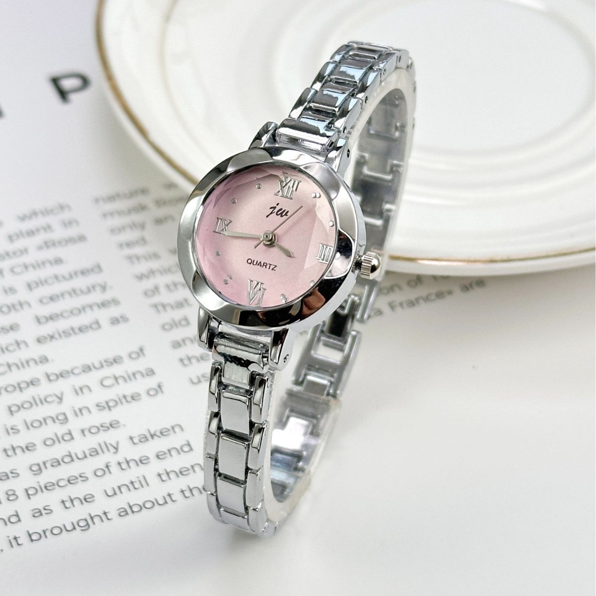 Luxury Watch Ladies - Women's minimalist and compact quartz watch,