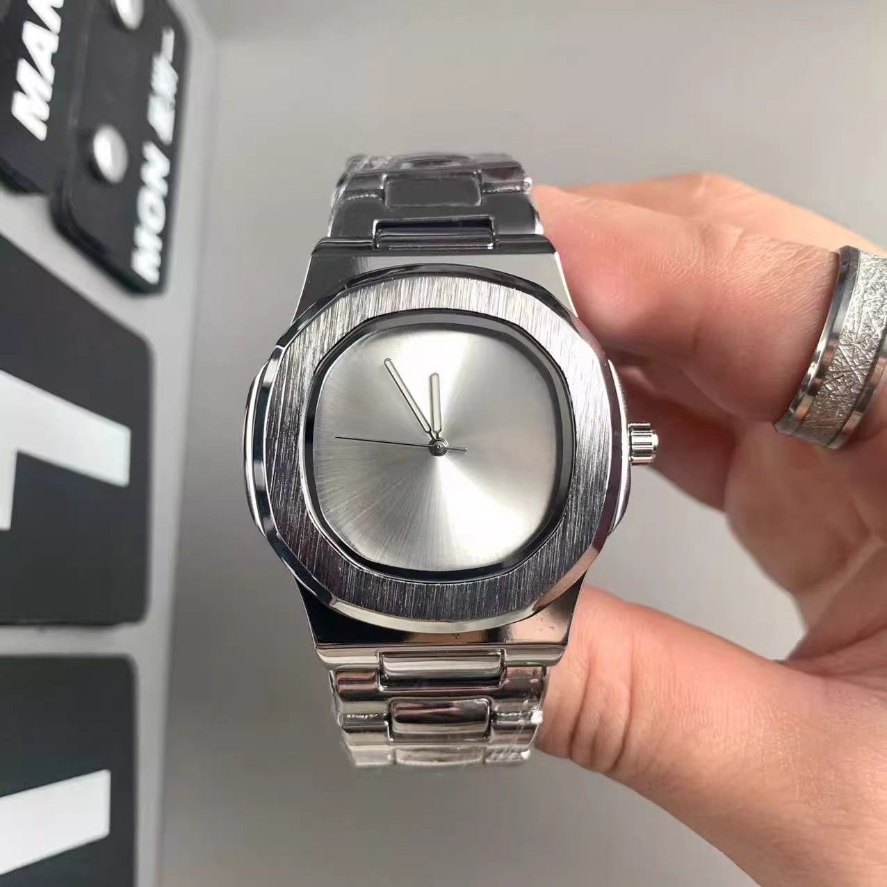 Custom Logo Men's Quartz Watch - Luxury Watch Logos avis et prix