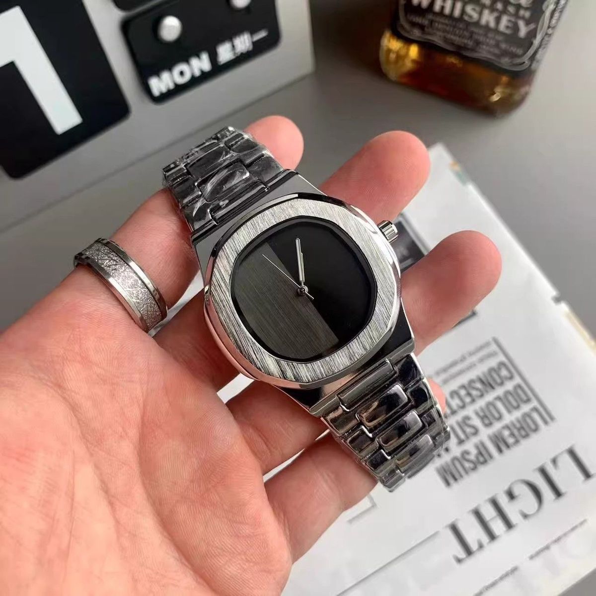 Custom Logo Men's Quartz Watch - Luxury Watch Logos avis et prix